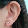 ⁦זוג עגילי זהב 14K כתר  זהב צהוב⁩ – תמונה ⁦2⁩